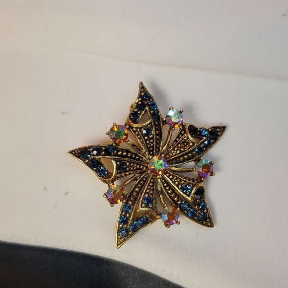 Silver Starrs Star Pin - Picture 3 of 11